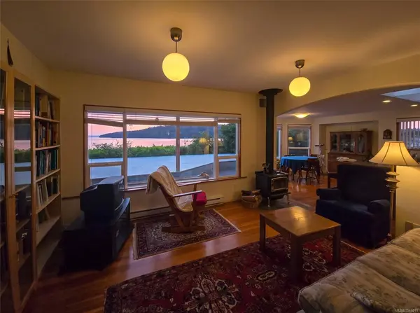 585 1st St, Sointula BC V0N 3E0 - 2 bed, 2 bath property for sale in Sointula