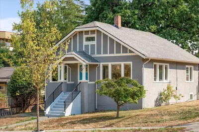 733 Fitzwilliam St, Nanaimo BC V9R 3B7