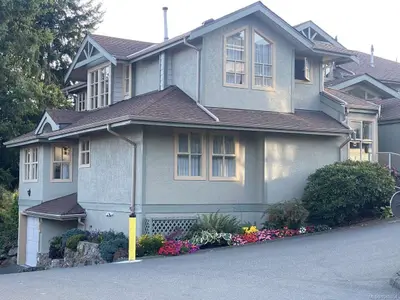500 Marsett Pl #1, Saanich BC V8Z 7J1