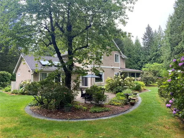 1753 Peerless Rd, Shawnigan Lake BC V0R 1L0 - 5 bed, 4 bath property for sale in Shawnigan Lake