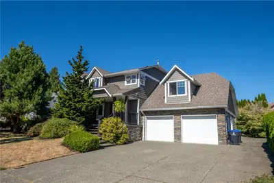 2400 Stirling Cres, Courtenay BC V9N 9W6