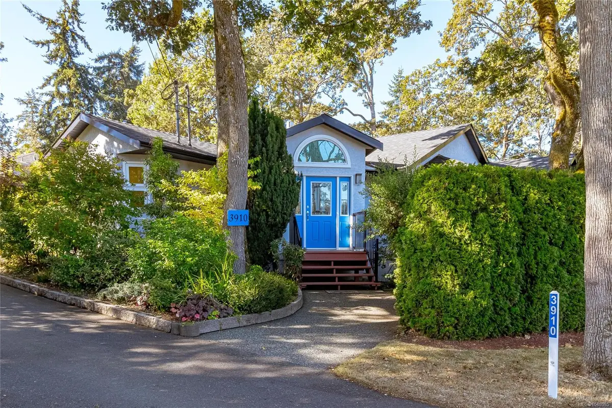 3910 Cedar Hill Cross Rd, Saanich BC V8P 2N2