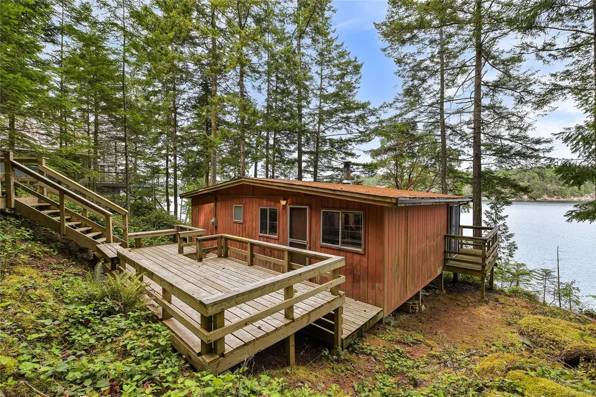 707 Wilks Rd, Mayne Island BC V0N 2J1