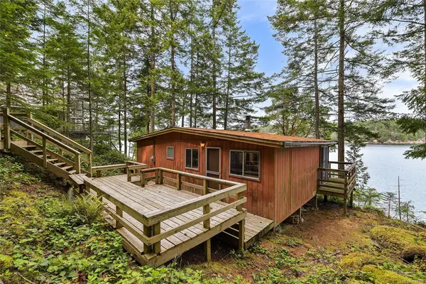 707 Wilks Rd, Mayne Island BC V0N 2J1 - 2 bed, 1 bath property for sale in Mayne Island