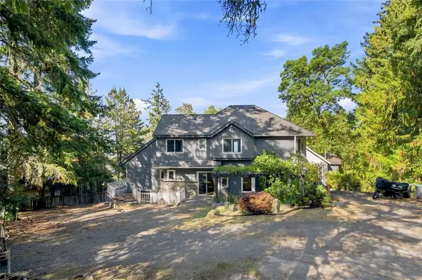945 Little Mountain Rd, Errington BC V9P 2C3 - 4 bed, 6.0 bath in Errington
