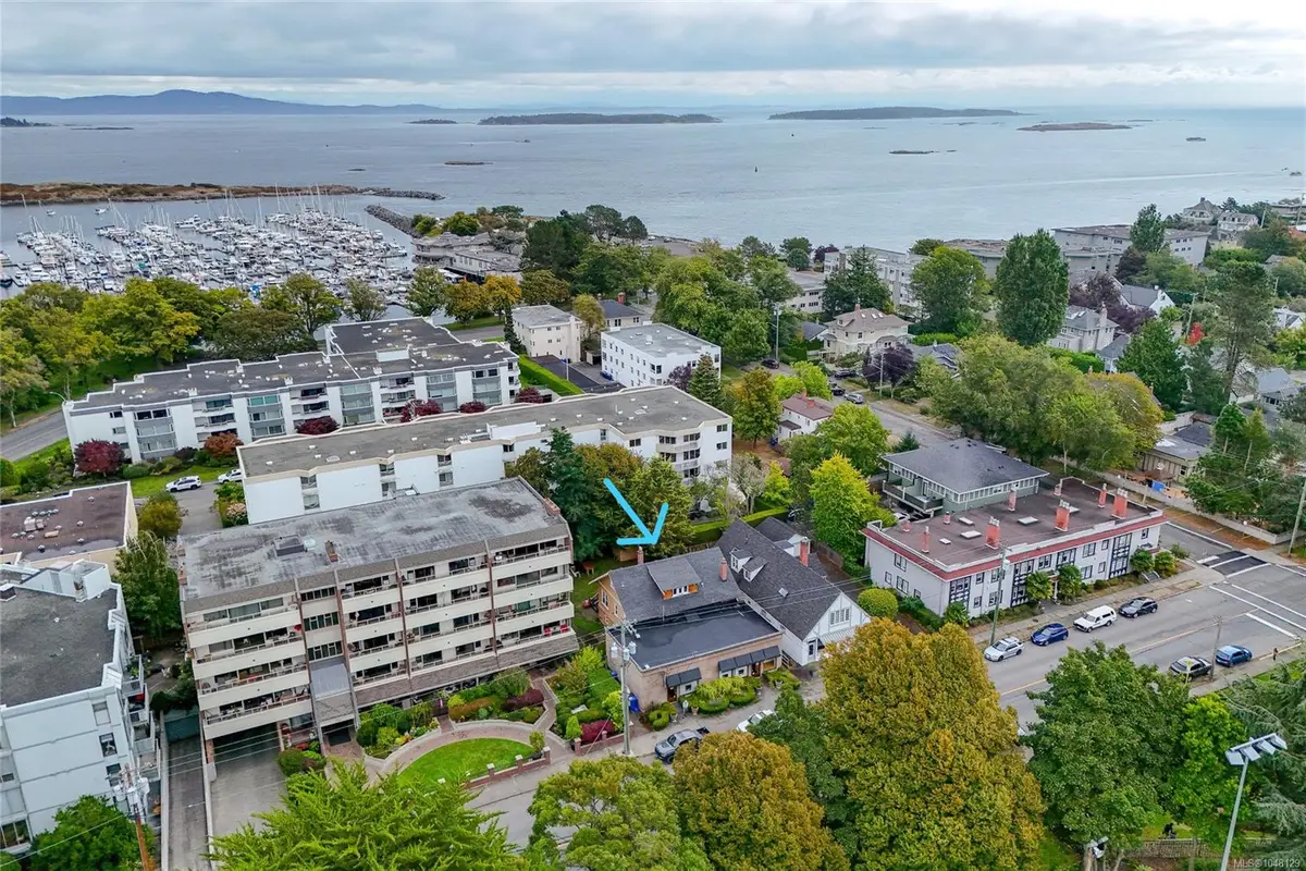 1161 Newport Ave, Oak Bay BC V8S 5E6