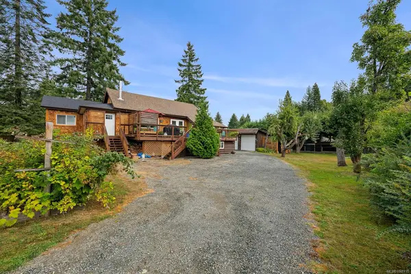 4689 Cumberland Rd, Cumberland BC V0R 1S0 - 3 bed, 2 bath in Cumberland