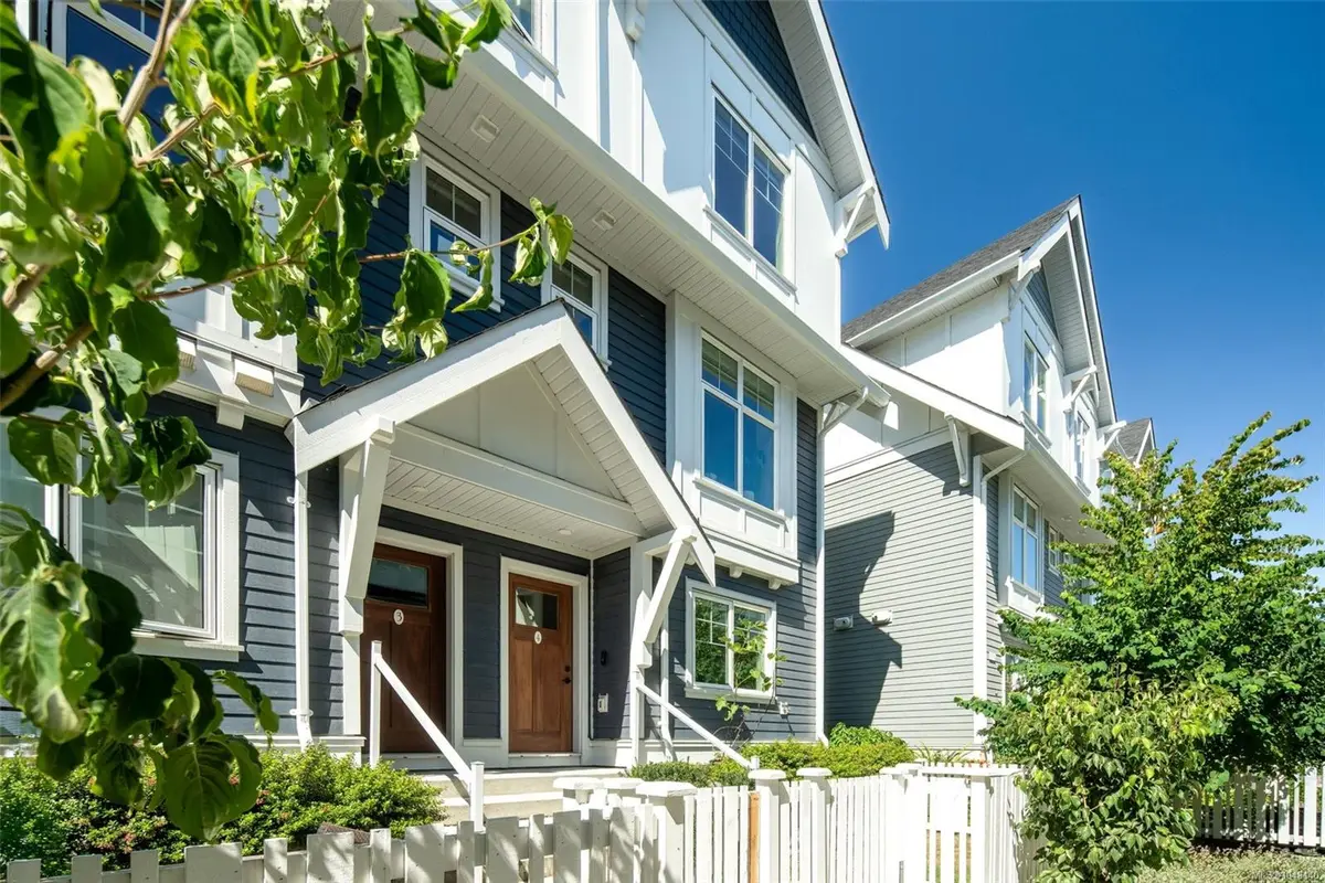 3092 Washington Ave #4, Victoria BC V9A 0J5