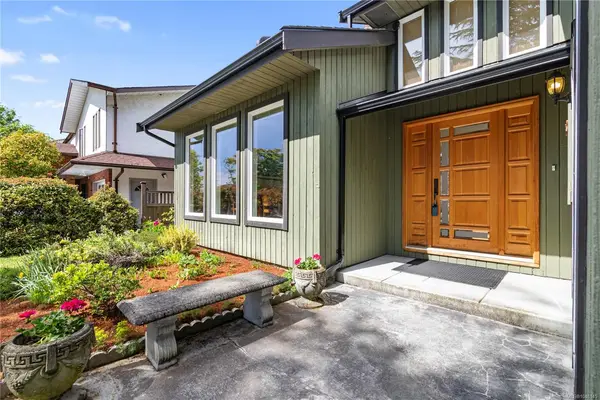 4021 Dawnview Cres, Saanich BC V8N 5P7 - 4 bed, 3.0 bath in Saanich