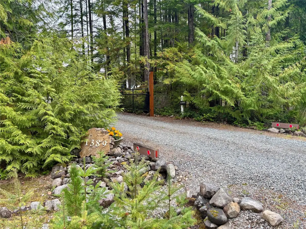 1389 Meadowood Way, Qualicum Beach BC V9K 2S4