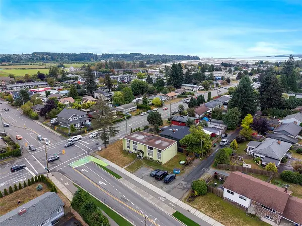 504 17th St, Courtenay BC V9N 1Y8 - 8 bed, 4.0 bath in Courtenay