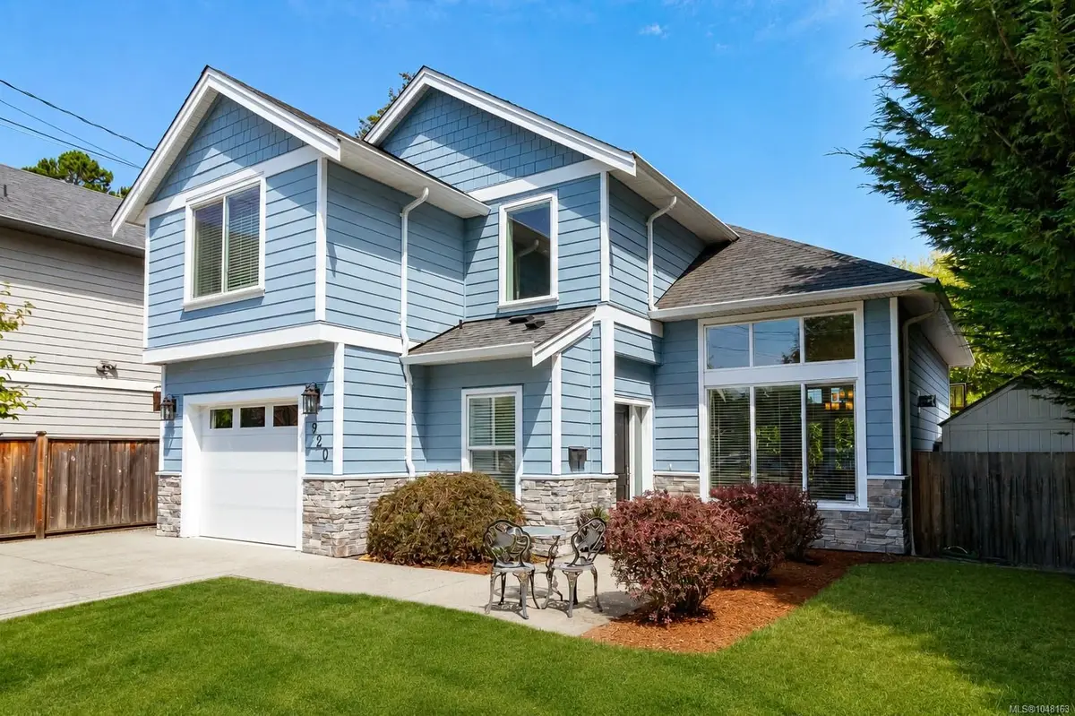 920 Snowdrop Ave, Saanich BC V8Z 2N4