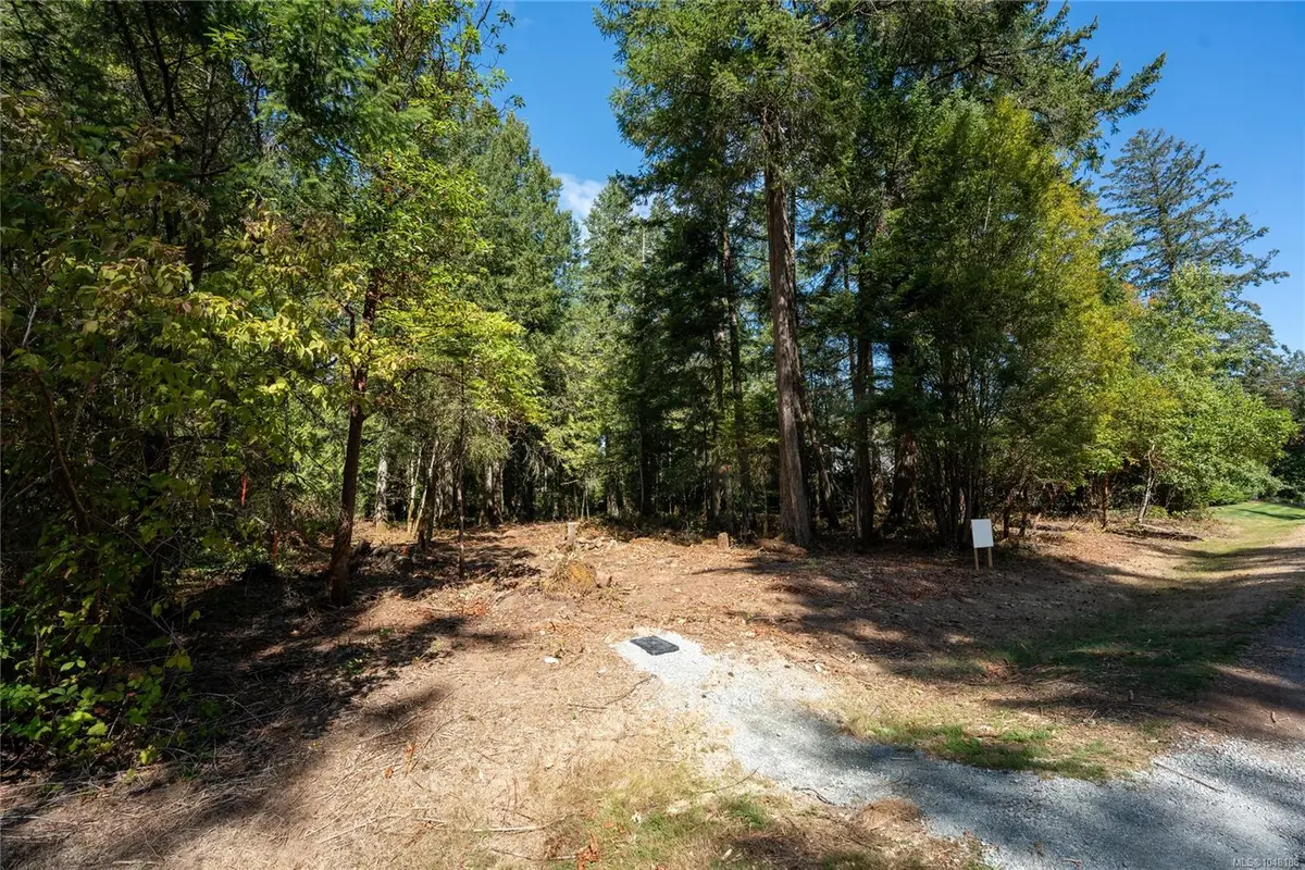 750 Dalkeith Ave, North Saanich BC V8L 5G7