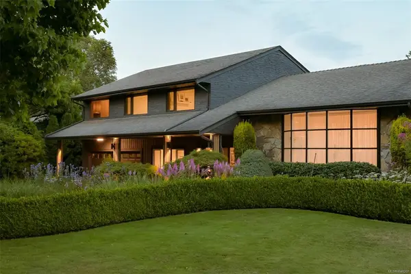 3055 Beach Dr, Oak Bay BC V8R 6L5 - 4 bed, 4 bath property for sale in Oak Bay