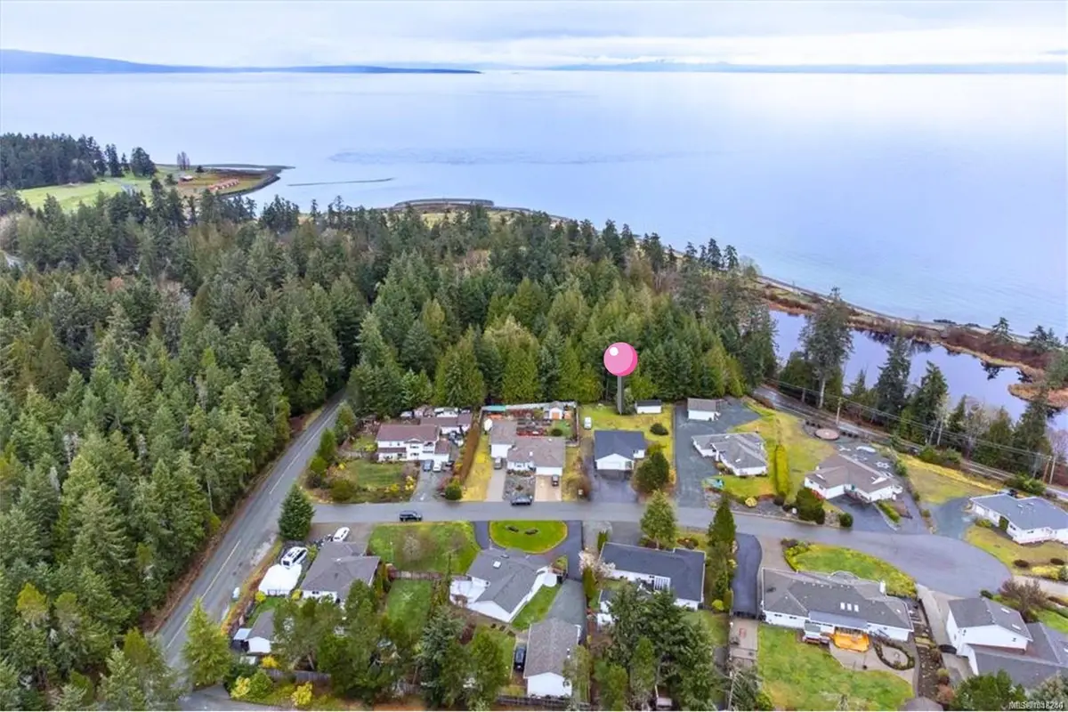 3043 Raymur Pl, Qualicum Beach BC V9K 2N9
