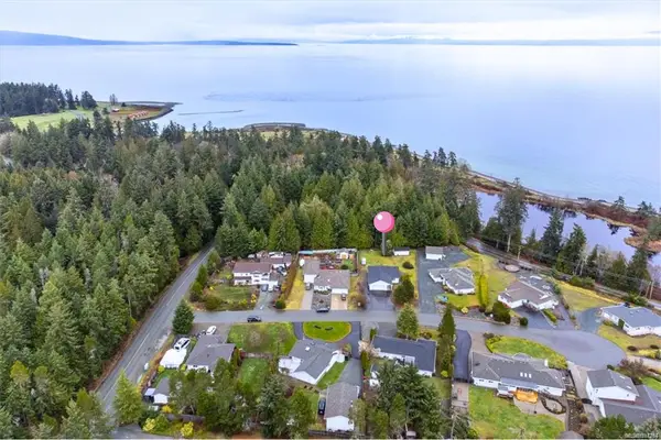 3043 Raymur Pl, Qualicum Beach BC V9K 2N9 - 3 bed, 2.0 bath in Qualicum Beach