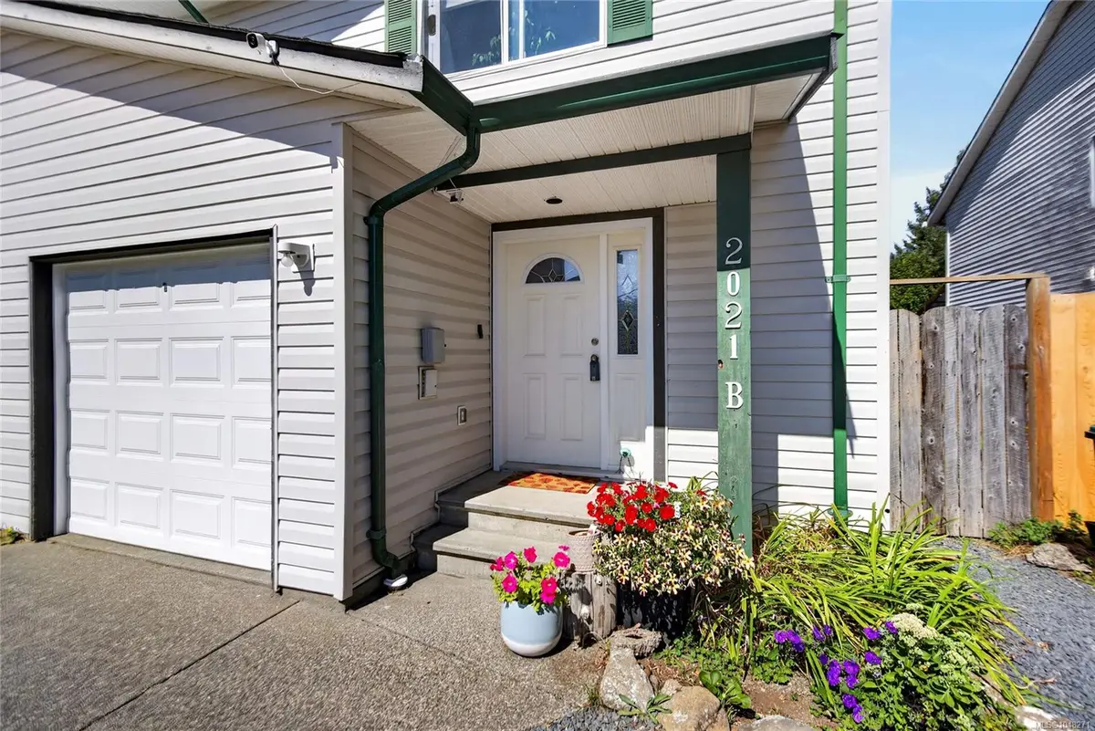 2021 13th St #B, Courtenay BC V9N 8Y6