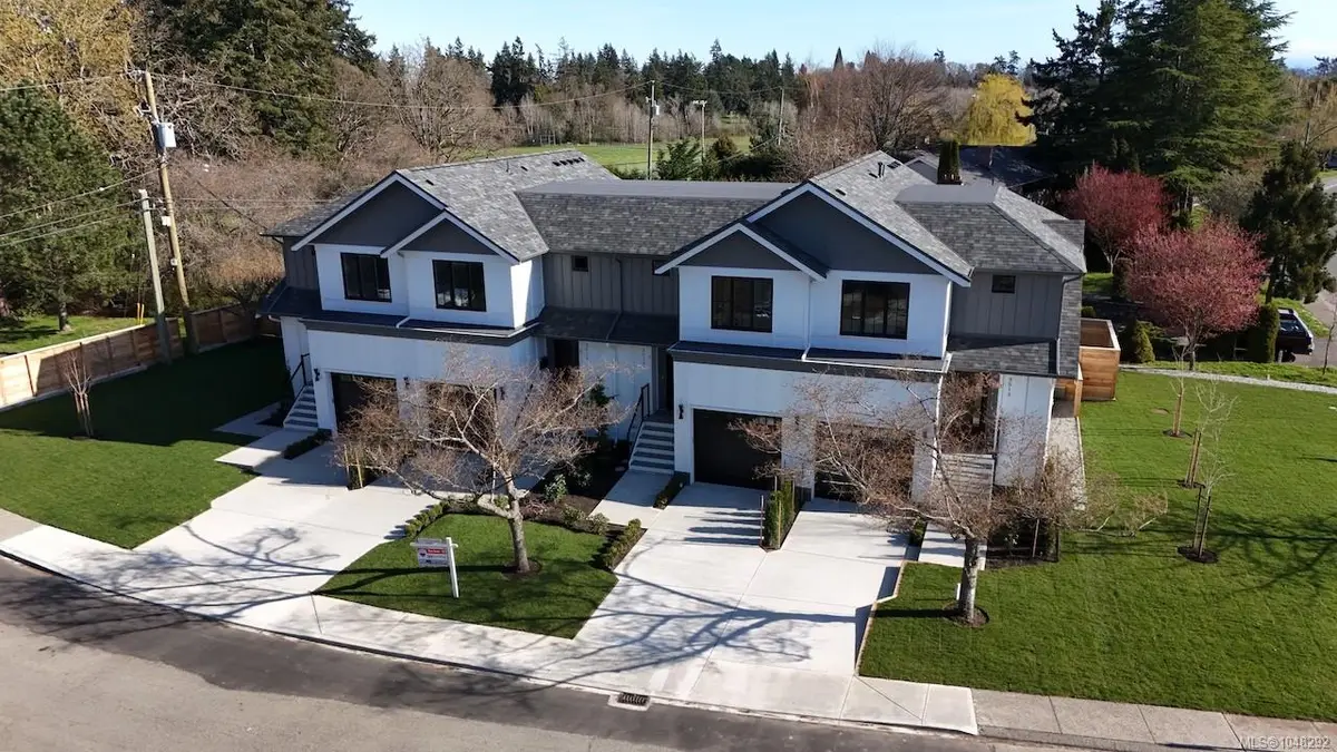3513 Henderson Rd #3, Oak Bay BC V8R 3K5