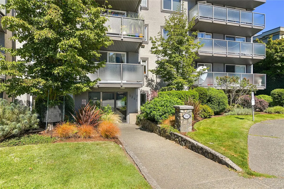 1342 Hillside Ave #106, Victoria BC V8T 2B4