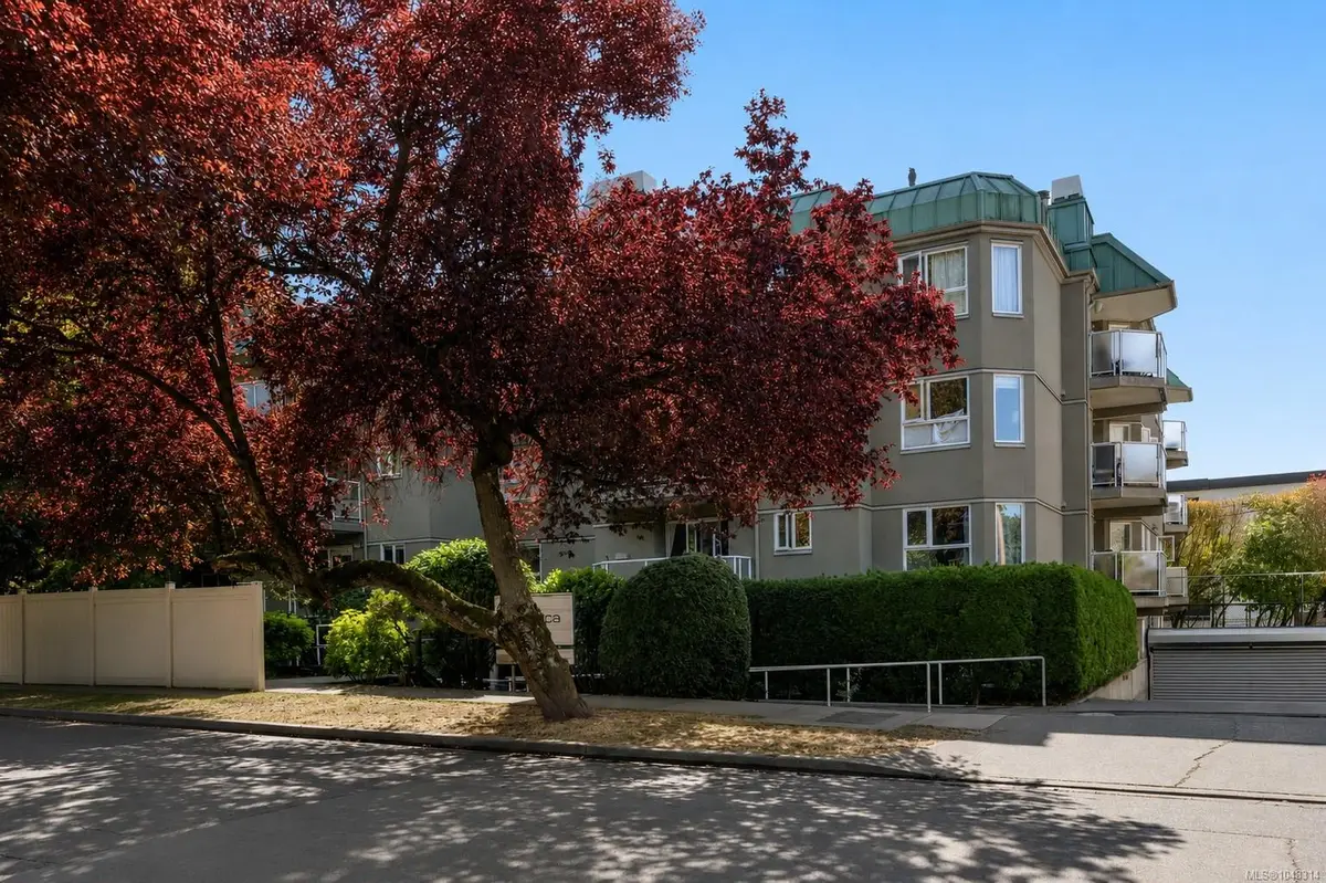 2520 Wark St #212, Victoria BC V8T 5G6