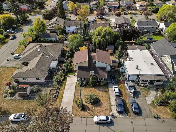 2253 Malaview Ave, Sidney BC V8L 2E6 - 3 bed, 2.0 bath in Sidney