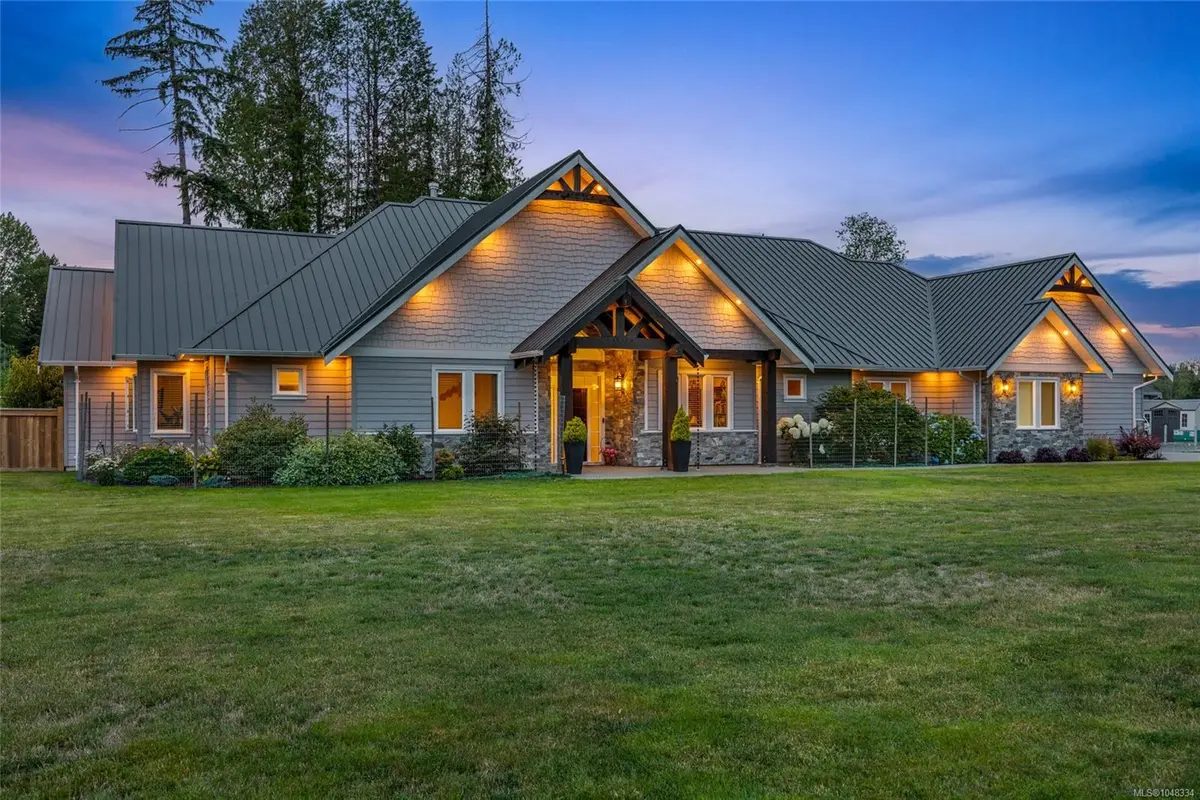 8757/8761 Oyster River Way, Black Creek BC V9J 1K5