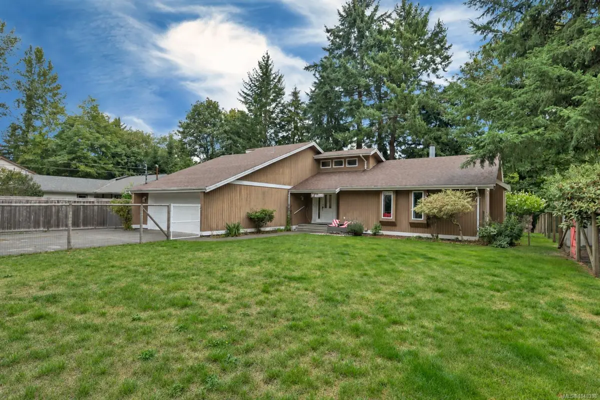 8930 McLarey Ave, Black Creek BC V9J 1A3