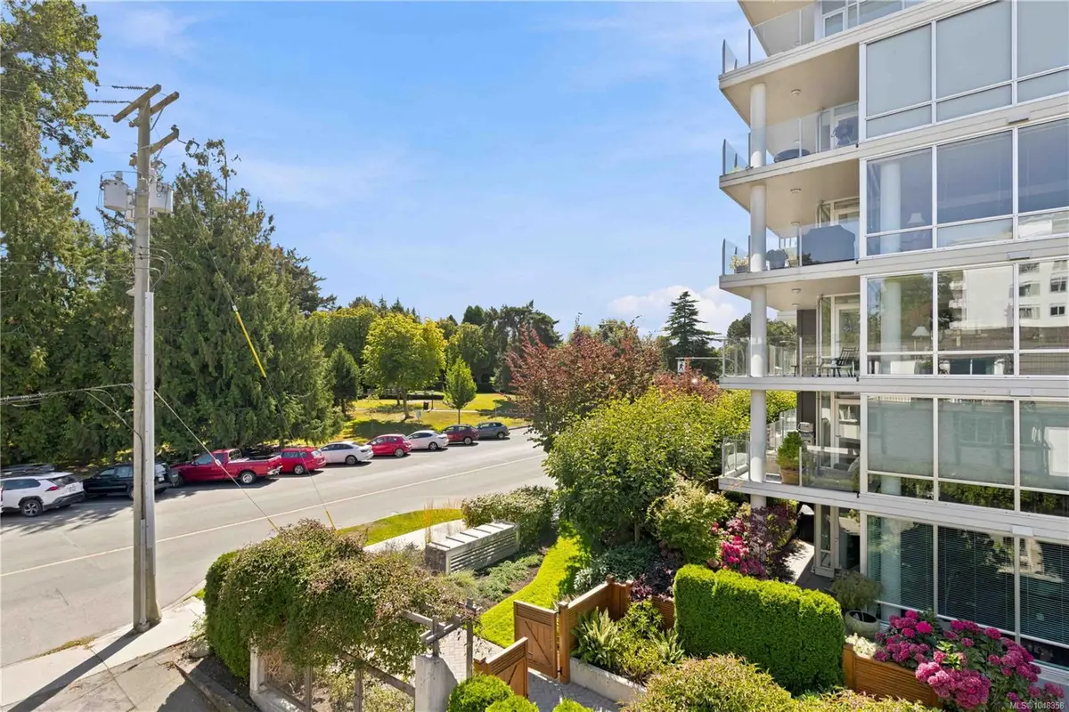 210 Douglas St #2, Victoria BC V8V 2P2