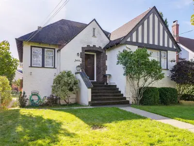 2633 Orchard Ave, Oak Bay BC V8S 3B2