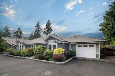 707 Greenlea Dr #6, Saanich BC V8Z 3E7