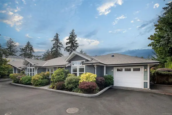 707 Greenlea Dr #6, Saanich BC V8Z 3E7 - 2 bed, 2 bath in Saanich
