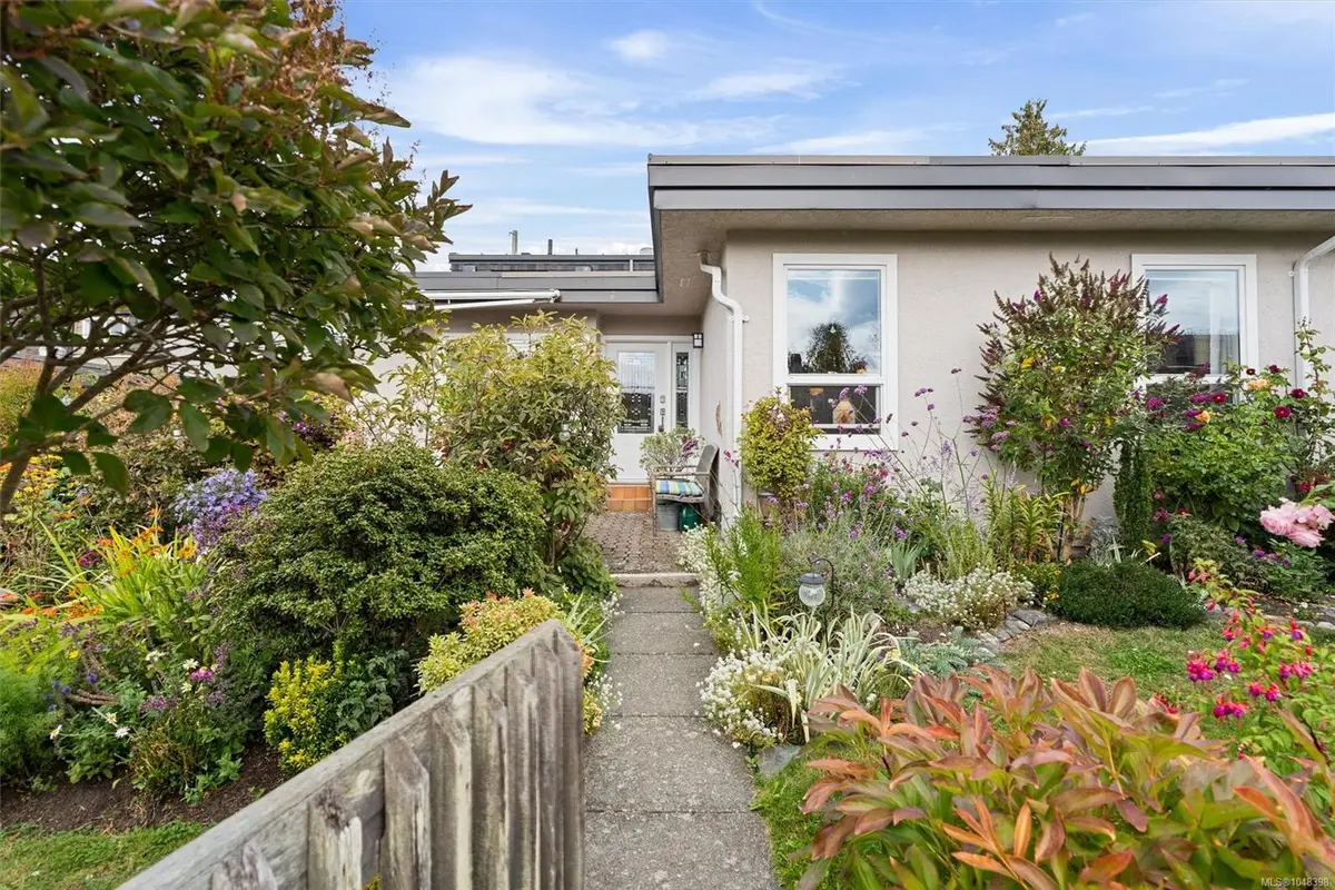 3060 Harriet Rd #7, Saanich BC V9A 1T5