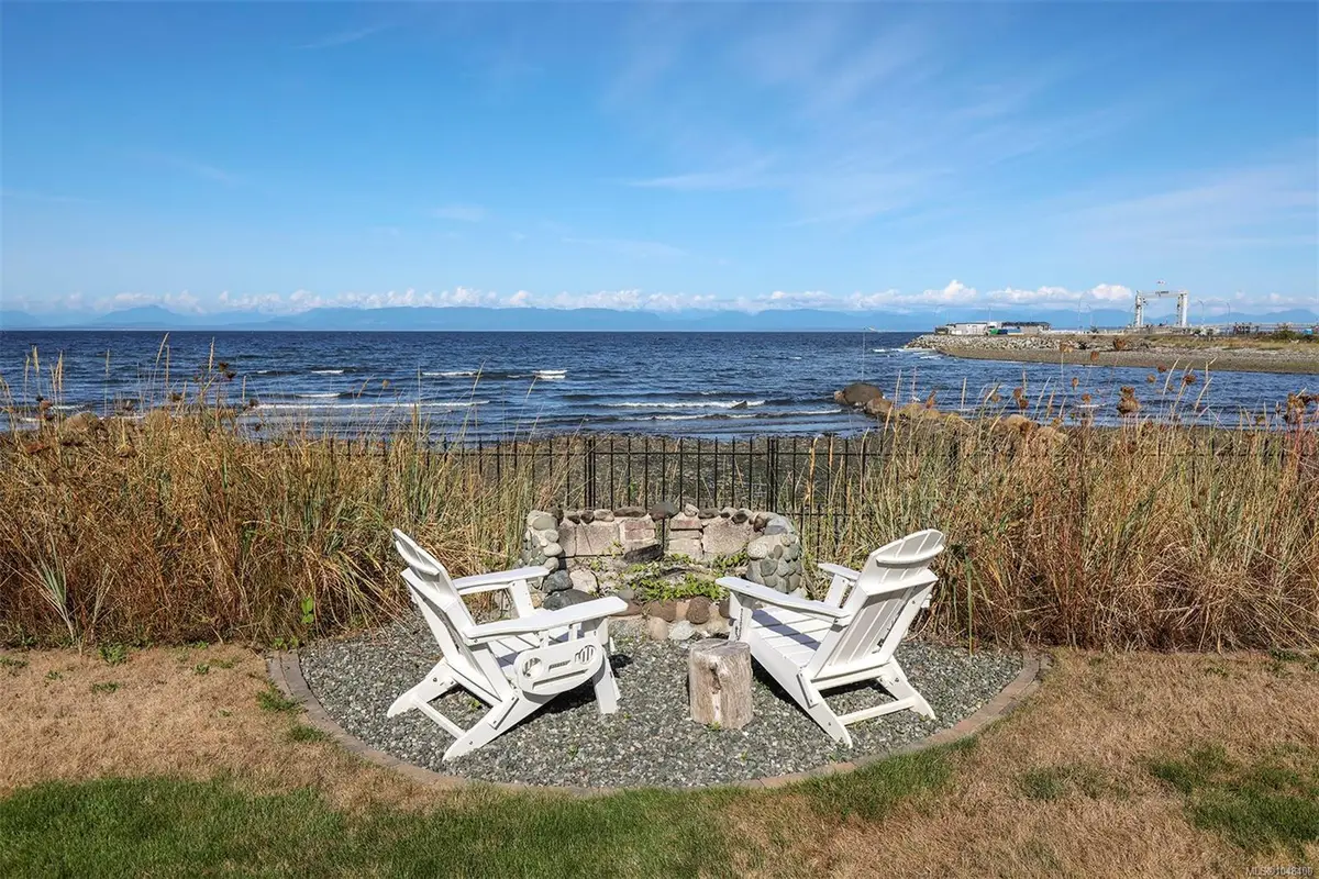 1442 Wilkinson Rd, Comox BC V9M 4B3