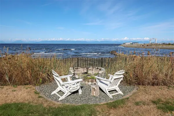 1442 Wilkinson Rd, Comox BC V9M 4B3 - 2 bed, 2 bath property for sale in Comox