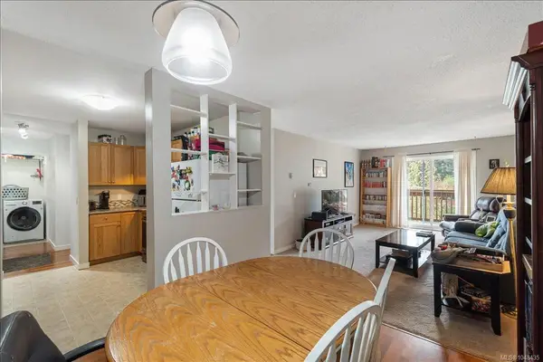 4728 Uplands Dr #402, Nanaimo BC V9T 4S9 - 2 bed, 1.0 bath in Nanaimo