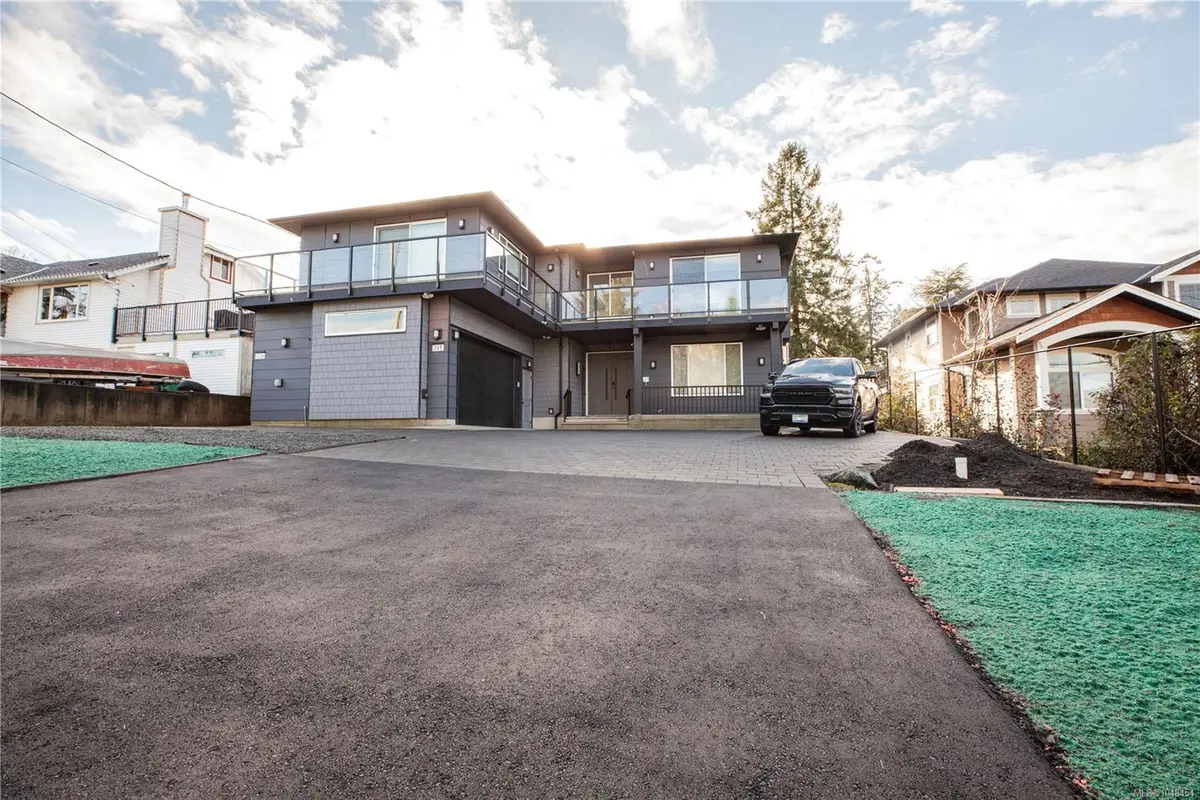 741 Snowdrop Ave, Saanich BC V8Z 2N3