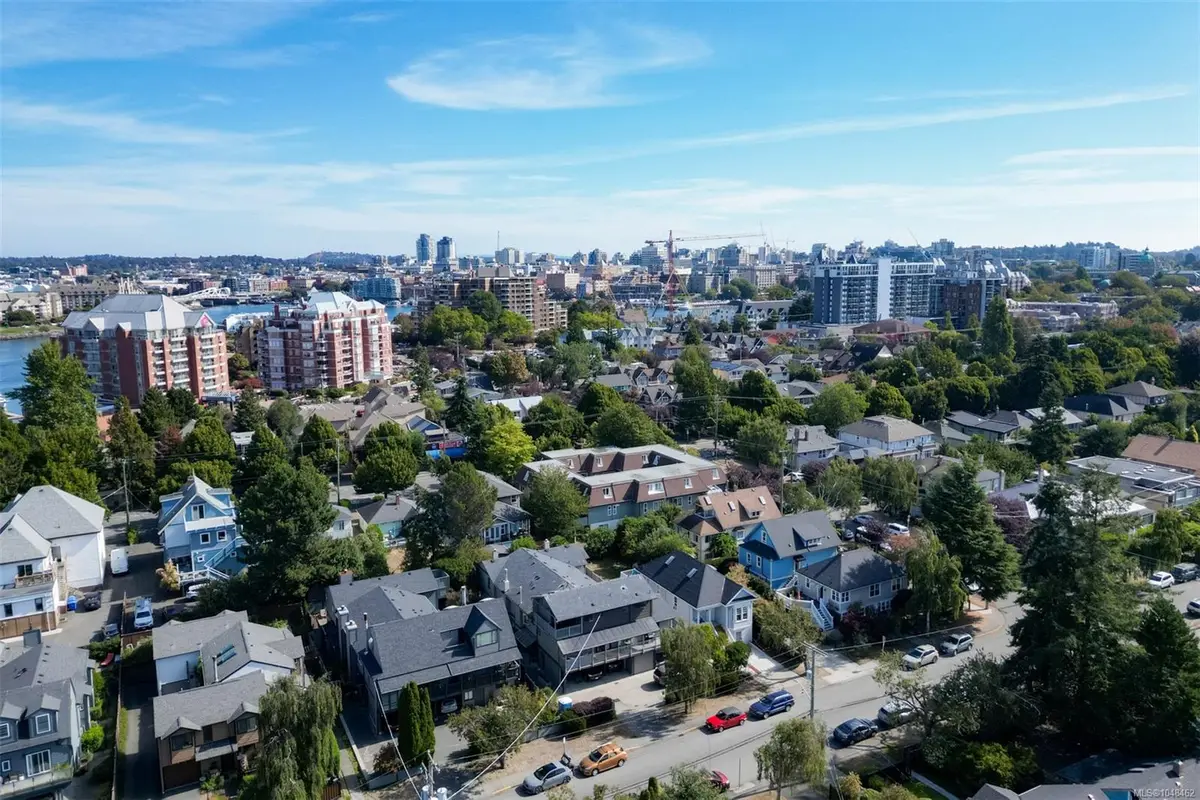 132 Michigan St #1, Victoria BC V8V 1R1