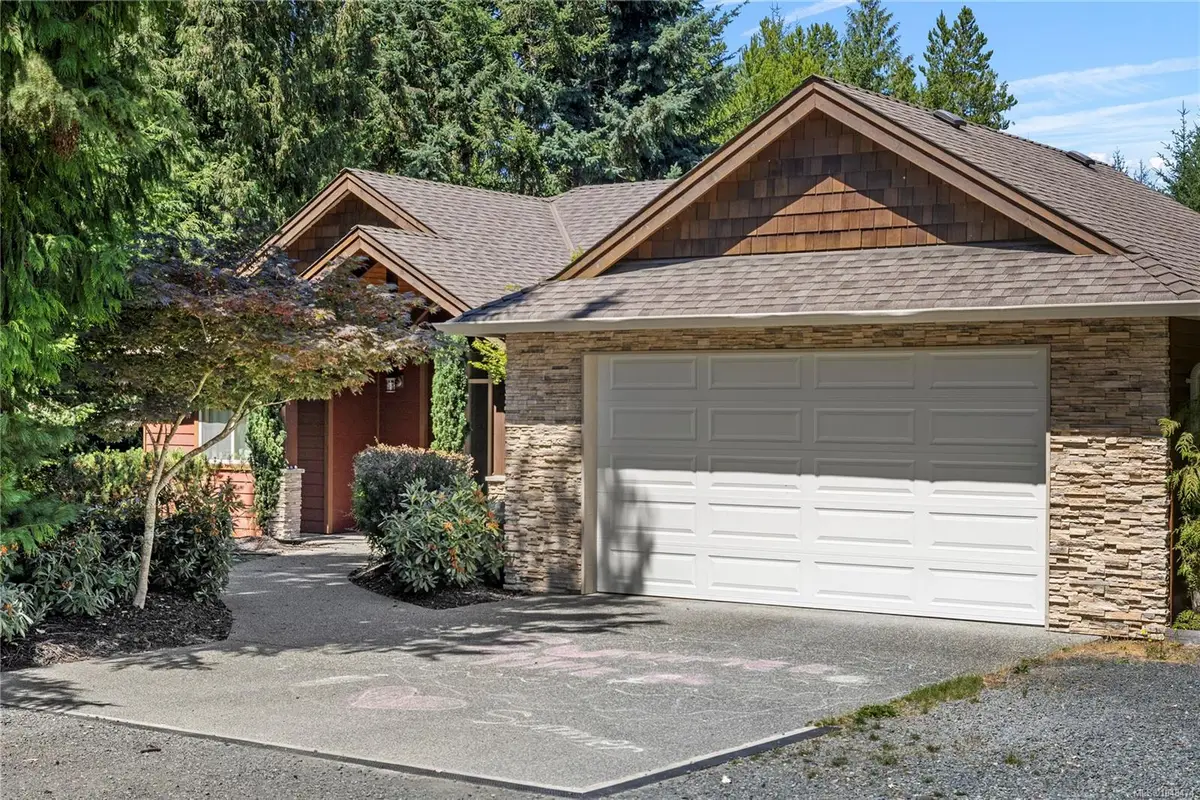 1755 Galvin Pl, Qualicum Beach BC V9K 2V3