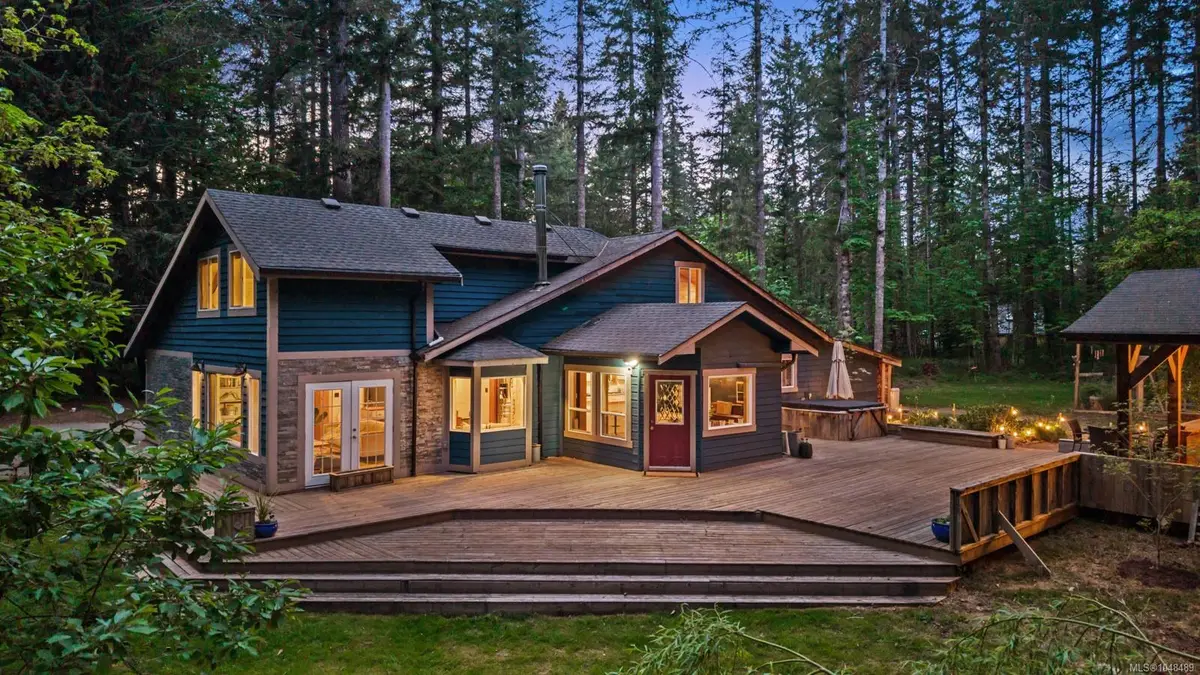 9525 Doyle Rd, Black Creek BC V9J 1E7