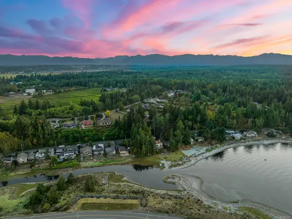 1426 Wilkinson Rd, Comox BC V9M 4B3 - 2 bed, 1.0 bath in Comox