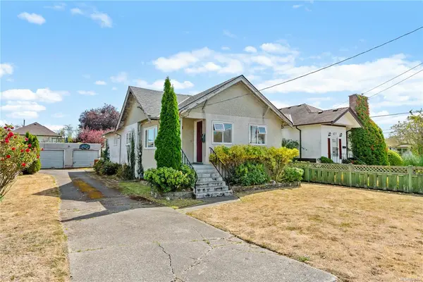 481 Swinford St, Esquimalt BC V9A 6G2 - 4 bed, 1.0 bath in Esquimalt