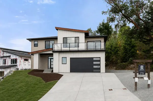 4949 Dixon Lane, Lantzville BC V0R 2H0 - 5 bed, 3.0 bath in Lantzville