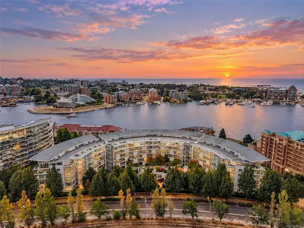 68 Songhees Rd #206, Victoria BC V9A 0A3 - 3 bed, 3.0 bath in Victoria