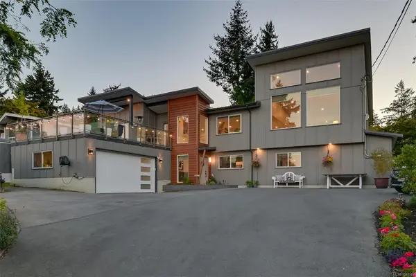 8566 Moxon Terr, North Saanich BC V8L 1K6 - 5 bed, 3.0 bath in North Saanich