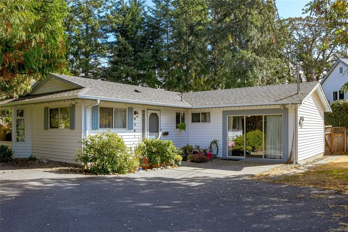4541 Elk Lake Dr, Saanich BC V8Z 6L3