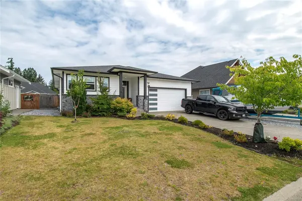 720 Sitka St, Campbell River BC V9H 0E5 - 3 bed, 2 bath property for sale in Campbell River