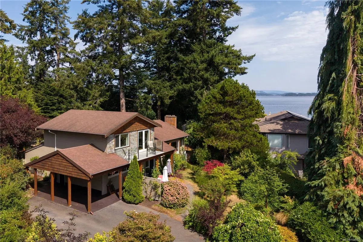 10496 Jocelyn Pl, Sidney BC V8L 2P5