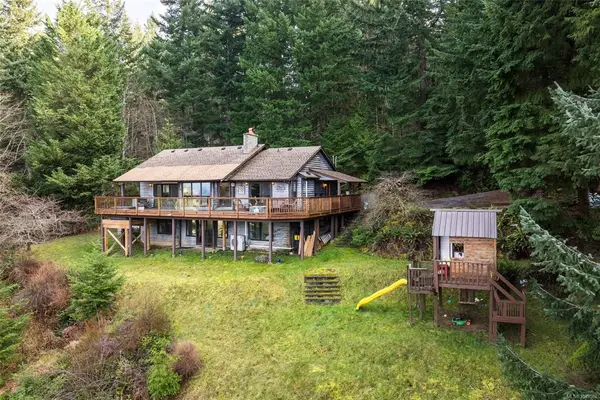 1691 Strathcona Heights Rd, Shawnigan Lake BC V8H 2A9 - 4 bed, 3 bath property for sale in Shawnigan Lake