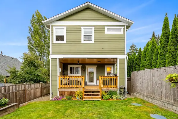 3868 Royston Rd, Royston BC V0R 2V0 - 2 bed, 3 bath property for sale in Royston