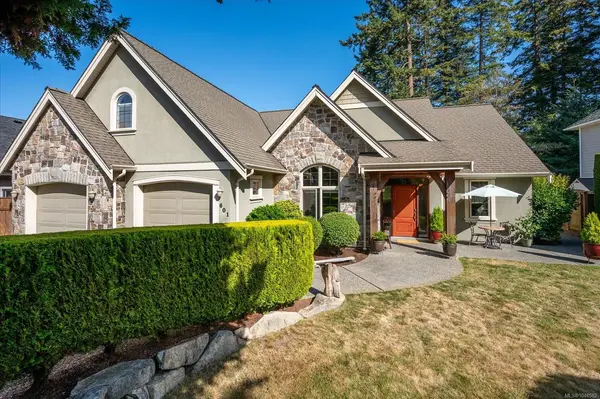 601 Meadow Dr, French Creek BC V9K 2T2 - 3 bed, 3.0 bath in French Creek